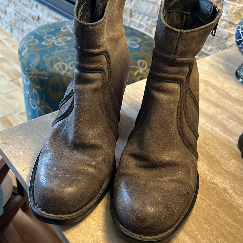 Born women’s boots